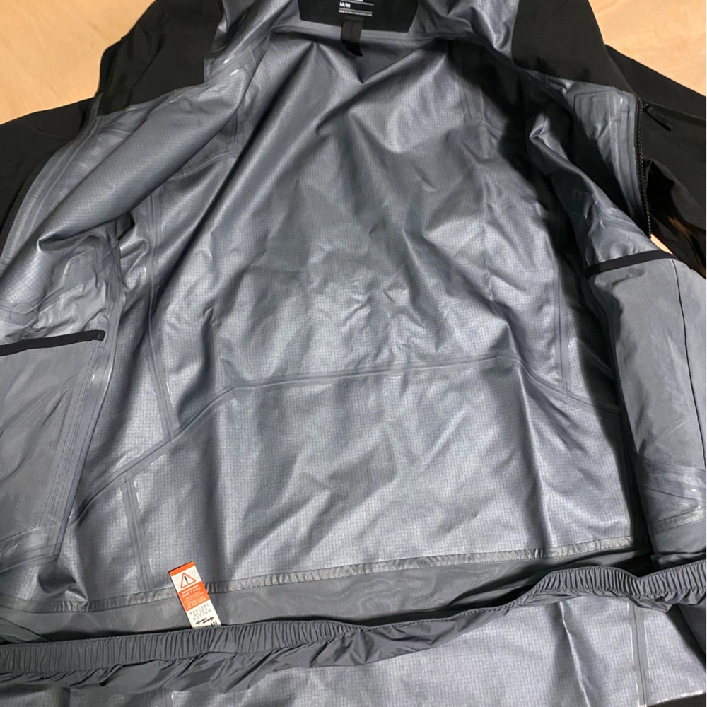 Arc'teryx  Sabre SV Black Men's Jacket - Picture 10 of 16